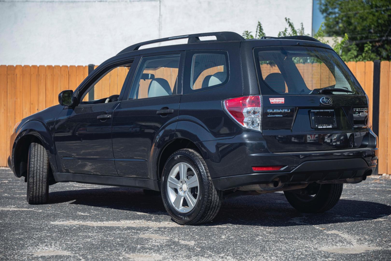 2012 GRAY SUBARU FORESTER 2.5X (JF2SHABC1CH) with an 2.5L H4 SOHC 16V engine, 4-SPEED AUTOMATIC transmission, located at 420 E. Kingsbury St., Seguin, TX, 78155, (830) 401-0495, 29.581060, -97.961647 - Photo#7